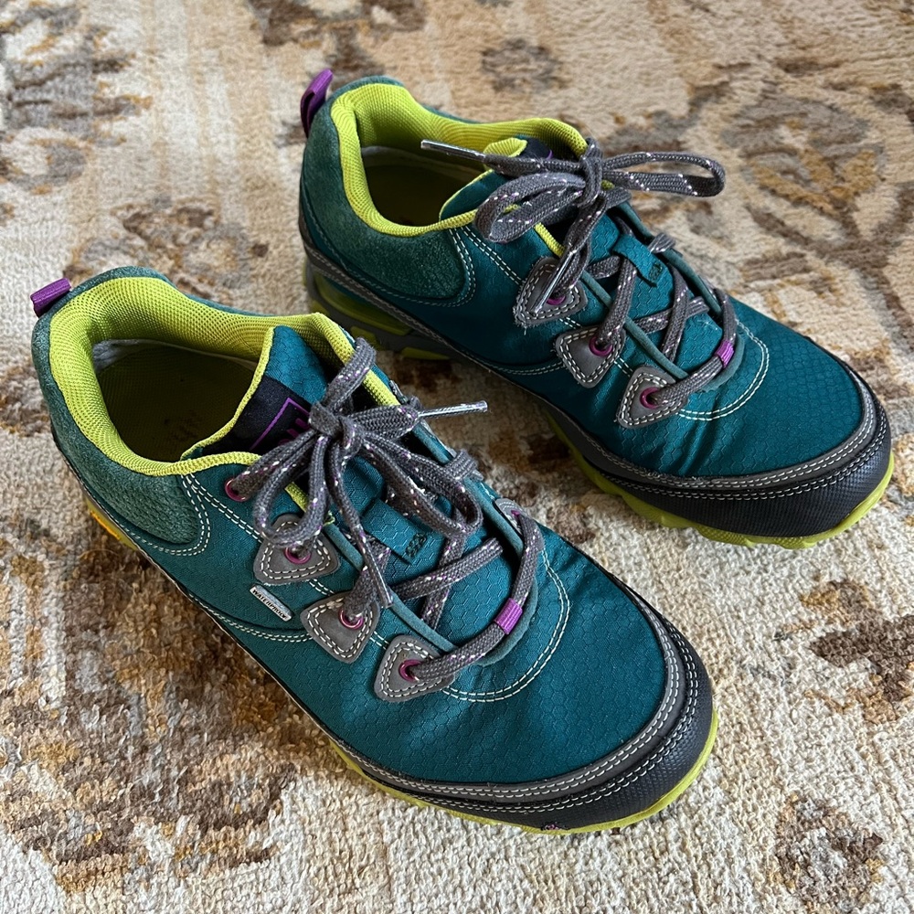 Like new Ahnu Sugarpine waterproof hiking shoe